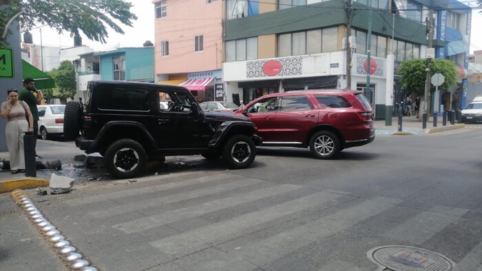 #Video | Se registra choque entre 2 camionetas en la colonia Ventura Puente de Morelia