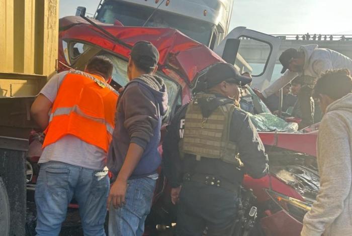 Video | Se registra choque multiple en la autopista Siglo XXI