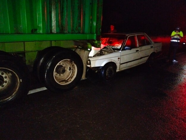 #Video | Siguen los accidentes en la Siglo XXI, auto choca por alcance contra tractocamión