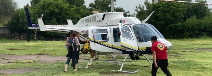 #Video | SSP rescata a 2 hombres atrapados en predio inundado, en Parácuaro