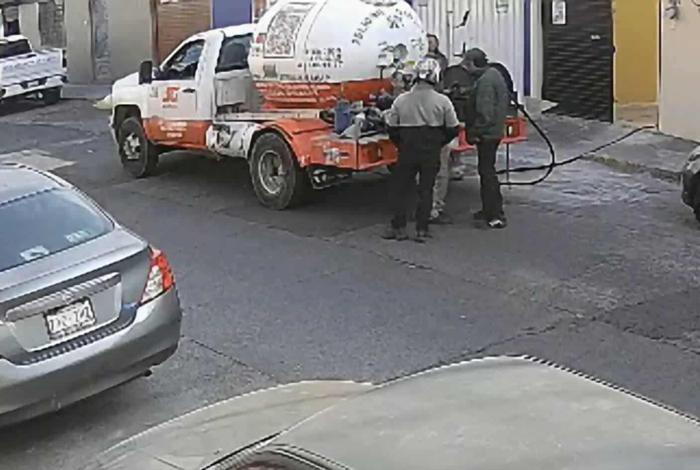 #Video | Sujetos en moto presuntamente asaltan a empleado de ServiGas en Morelia