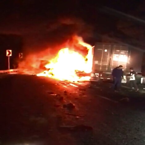 #Video | Tráiler choca y se incendia en la México – Guadalajara