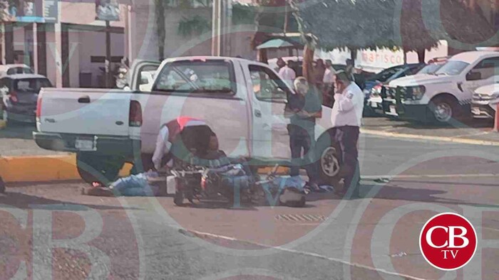 #VideoFuerte: Heridos tras accidente entre camioneta y motocicleta