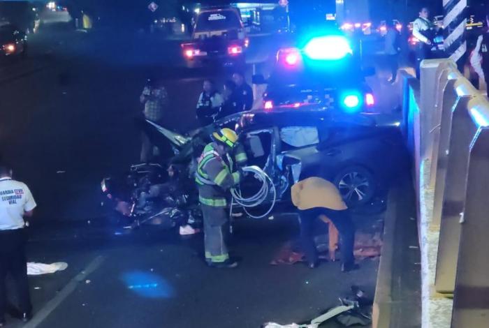 Videos / Aparatoso choque entre combi y vehículo deja 4 heridos en Morelia