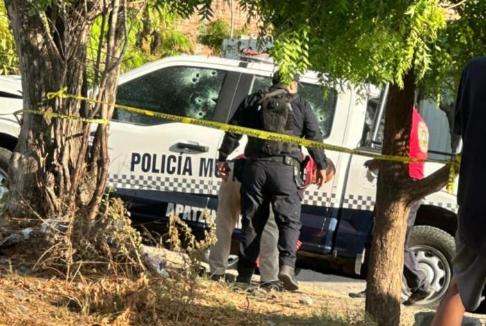 #videos / Criminales atacan a balazos a policías municipales de Apatzingán; preliminar un comandante muerto