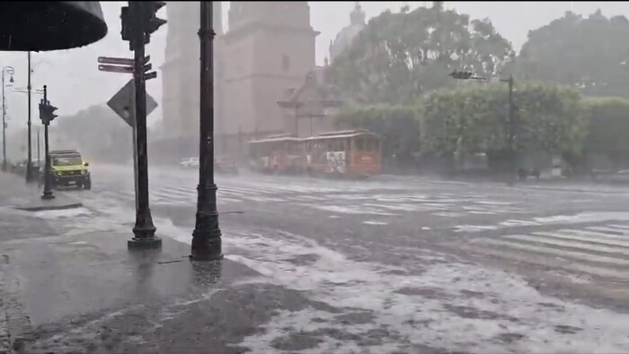 #Videos | Intensa lluvia con granizo sorprende a morelianos en este miércoles