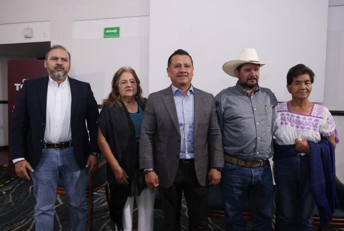 #Videos | Productores líderes de los sectores mezcaleros, ejidal y ganaderos, respaldan a Carlos Torres Piña