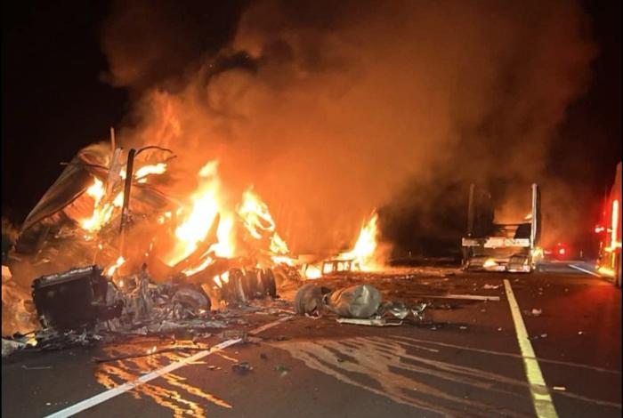#Videos | Se registran aparatosos choques e incendios de vehículos en Arteaga y La Huacana