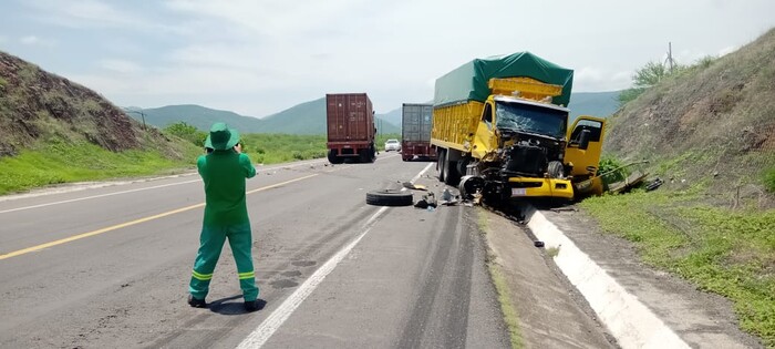 #Videos | Se registran otros 3 accidentes en la autopista Siglo XXI, durante este sábado