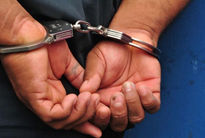 Vinculan a proceso a Habram N., por portar armas y drogas