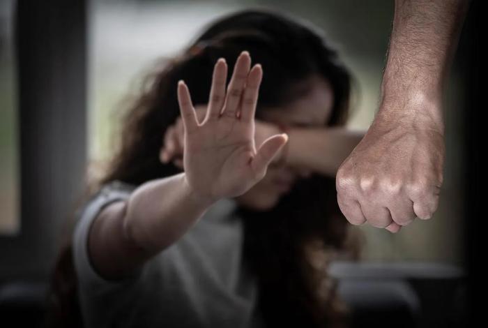 Violencia familiar afecta a 8.5% de hogares urbanos; 24% fue contra menores