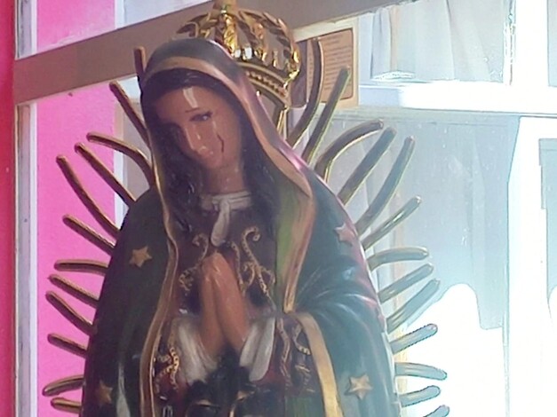 Virgen de Guadalupe llora sangre, según vecinos de la Obrera