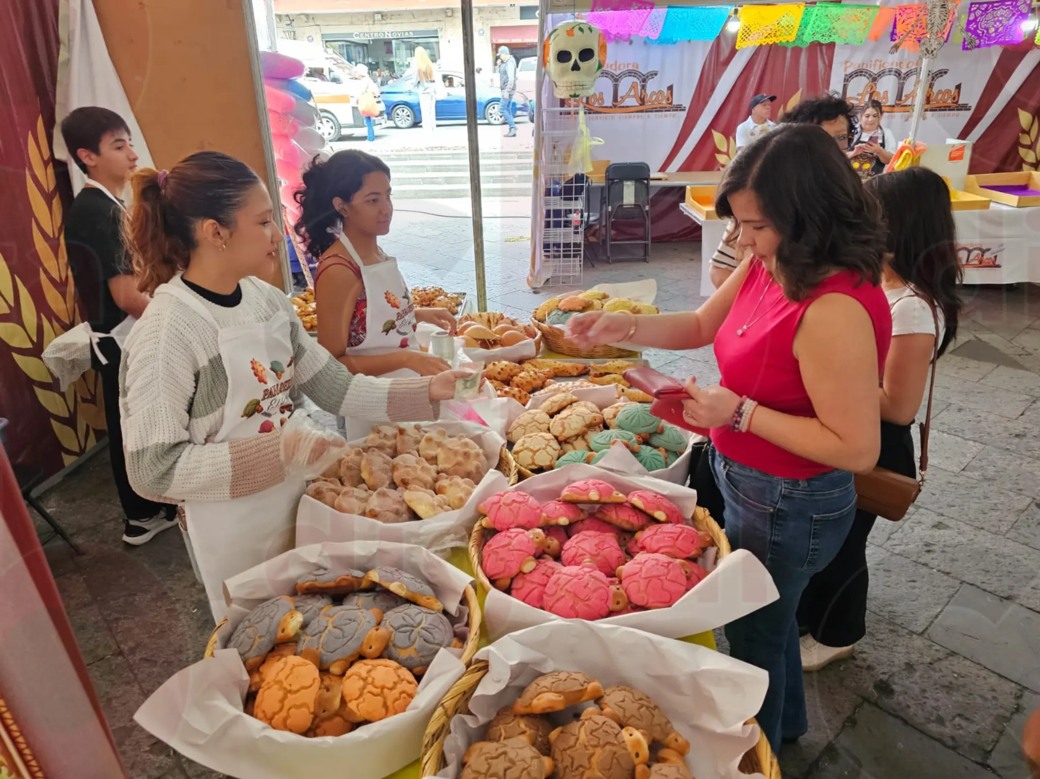 Visitantes se deleitan por variedad de sabores en Feria del Pan en Morelia