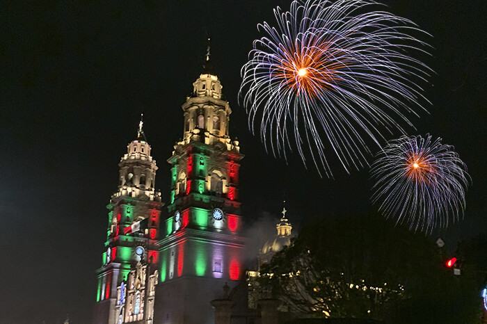 ¡Vive el mes patrio con el encendido de la Catedral al son de la música mexicana!