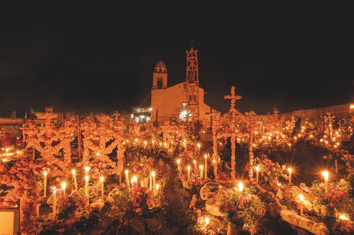 Vive la ancestral celebración de Noche de Muertos en estas localidades de Michoacán