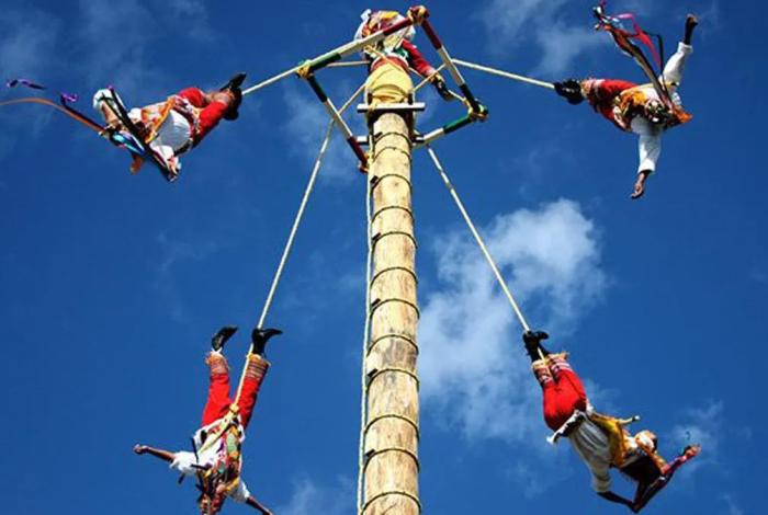Voladores de Papantla sufren caída desde 10 metros de altura en Veracruz