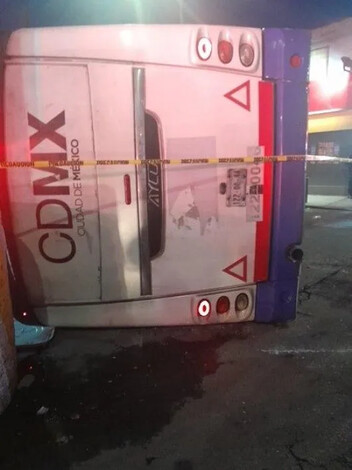 Volcadura de camión en CDMX deja 40 heridos