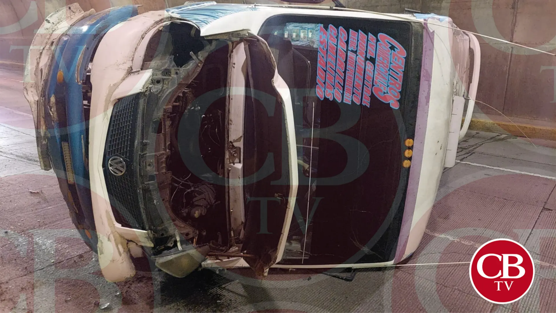 Volcadura de microbus deja 4 heridos en Morelia