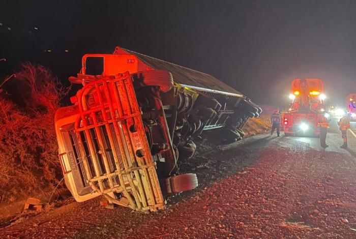 Volcadura en la Autopista Siglo XXI deja lesionados leves en Gabriel Zamora