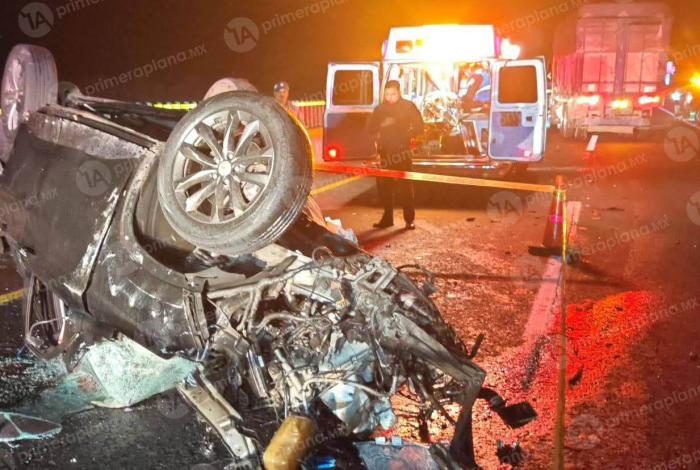 Volcadura en la Siglo XXI deja un mu3rt0 y una mujer lesi0nada