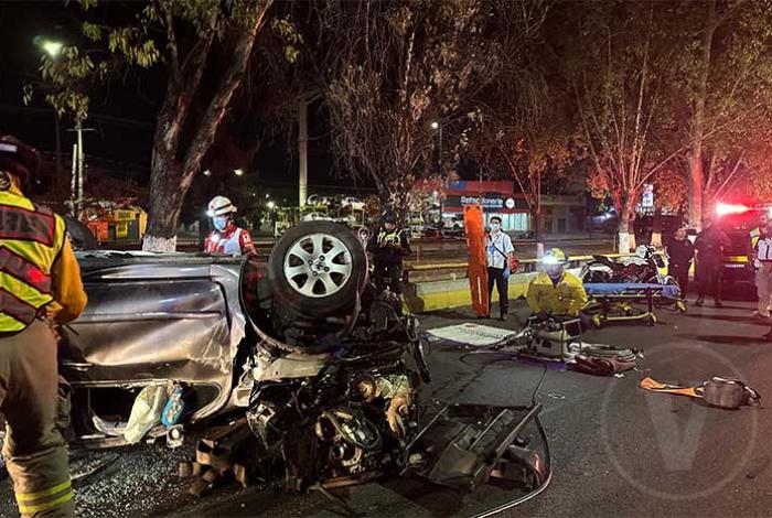 Vuelca auto en el Libramiento Norte de Morelia; hay un herido