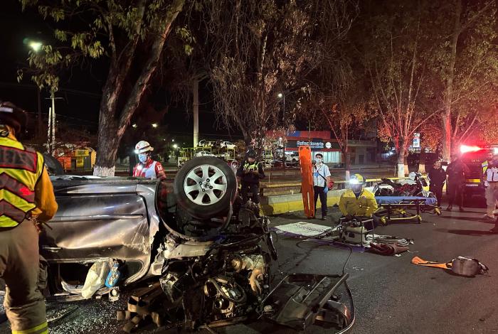 Vuelca auto en el Libramiento Norte de Morelia; hay un herido