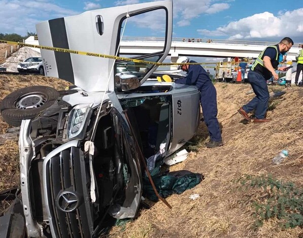 Vuelca camioneta de turismo: 5 muertos y 8 lesionados