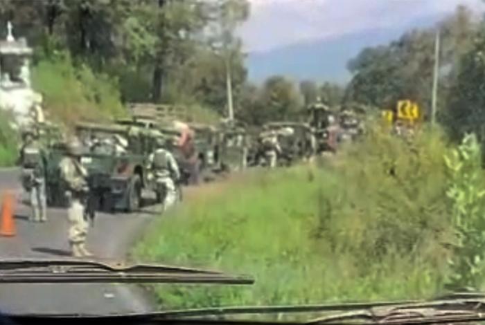 Vuelca camioneta del Ejército en la Morelia-Quiroga; se reportan varios lesionados