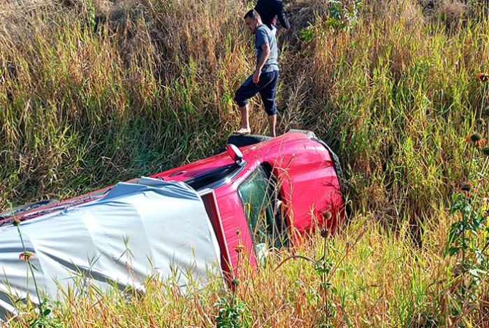 Vuelca camioneta en la avenida Miguel Hidalgo y Costilla, al norte de Morelia