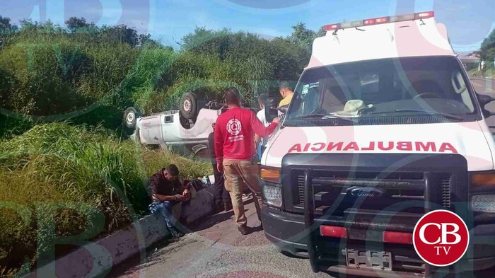 Vuelca carroza fúnebre en la Siglo XXI