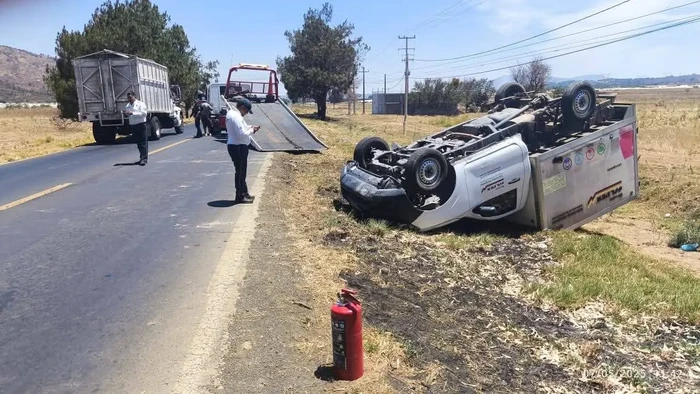 Vuelca su camioneta y queda vivo de milagro en Purépero