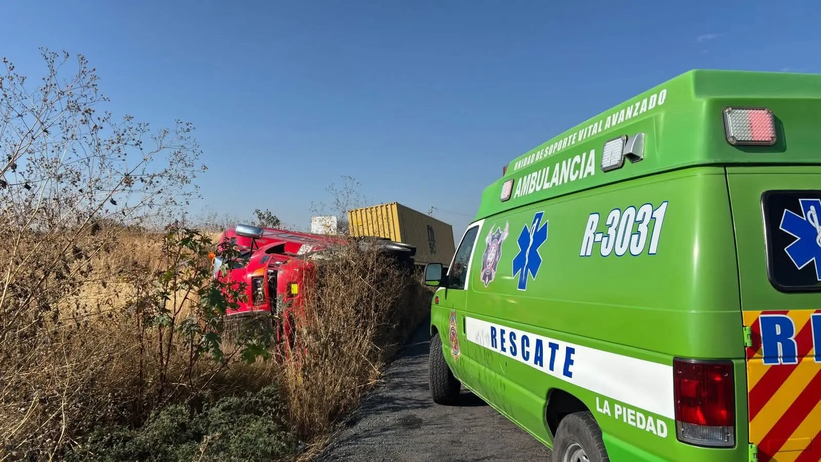 Vuelca tráiler en la carretera La Piedad–Yurécuaro