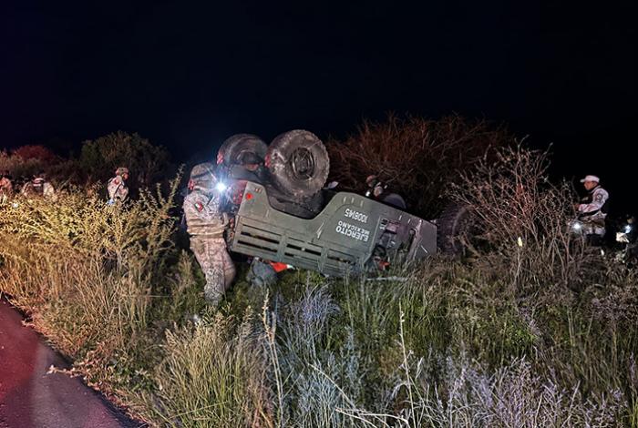Vuelca vehículo militar en La Piedad; hay un soldado fallecido