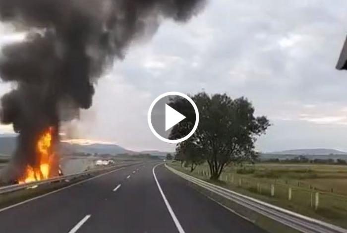 Vuelca y se incendia tráiler en la Autopista de Occidente