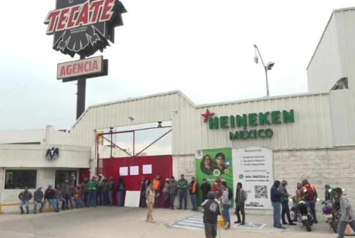"Welcome Back, Paisano": Tecate lanza plan para emplear a repatriados