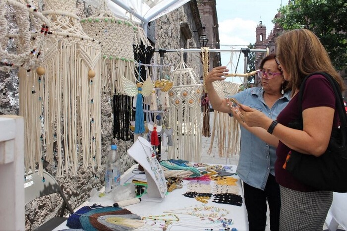 Éxito del bazar “Todas Brillamos” y expo “Sor Juana Inés” de Semmujeris