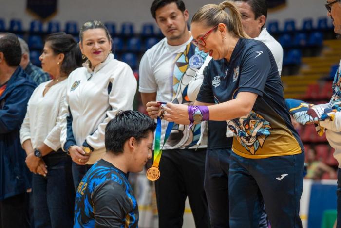 Éxito redondo: la rectora Yarabí Ávila clausura Liga Deportiva de Bachillerato