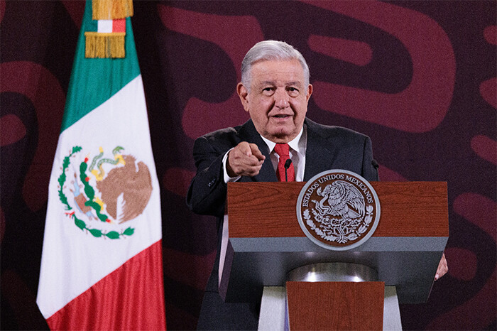 "¿Y dónde está la justicia rápida?", AMLO expone casos de empresas con deudas tributarias en el poder judicial