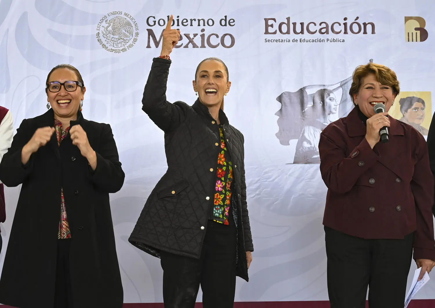 “Ya nadie les puede quitar la beca a los estudiantes de secundaria, es un derecho permanente”: Presidenta Claudia Sheinbaum entrega beca Rita Cetina en Ecatepec 
