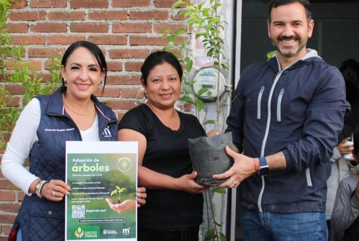 Yankel Benítez ofrece respaldo solidario a vecinos de Ampliación Gertrudis Sánchez