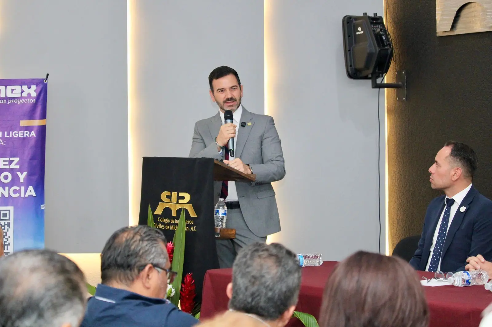 Yankel Benítez reconoce a ingenieros en 64 aniversario de su Colegio en Michoacán