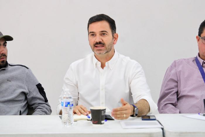 Yankel Benítez sostiene reunión con vecinos de colinas del Sur