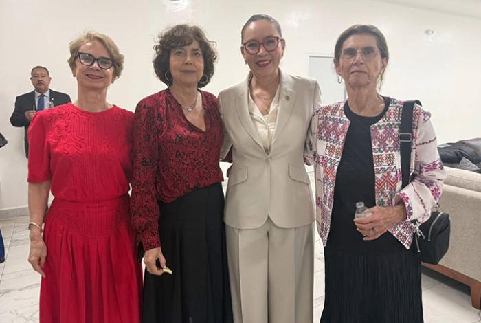 Yarabí Ávila asiste a entrega del Grado de Doctorado Horonis Causa a las científicas Annie Pardo y Rosaura Ruiz