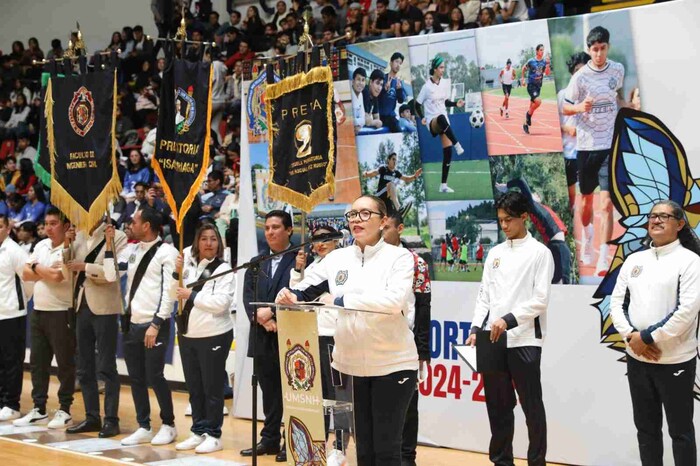 Yarabí Ávila pone en marcha la fiesta deportiva en la UMSNH con más 6 mil jóvenes