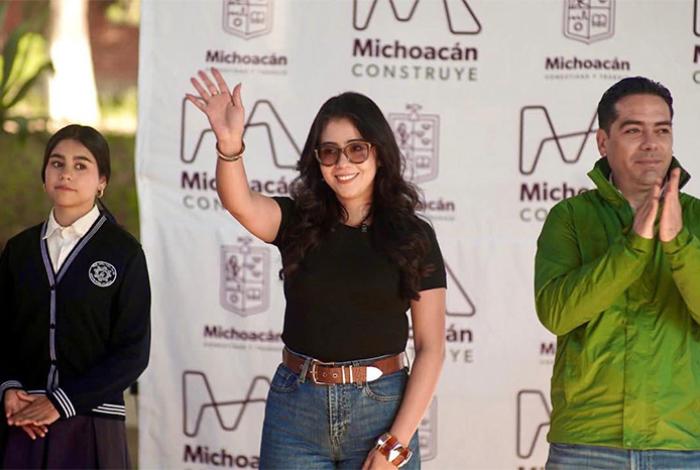 Yohana Mendoza y Rogelio Zarazúa entregan nuevos espacios en la Técnica 48 de Ario; presentan “Programa Data” en Cobaem