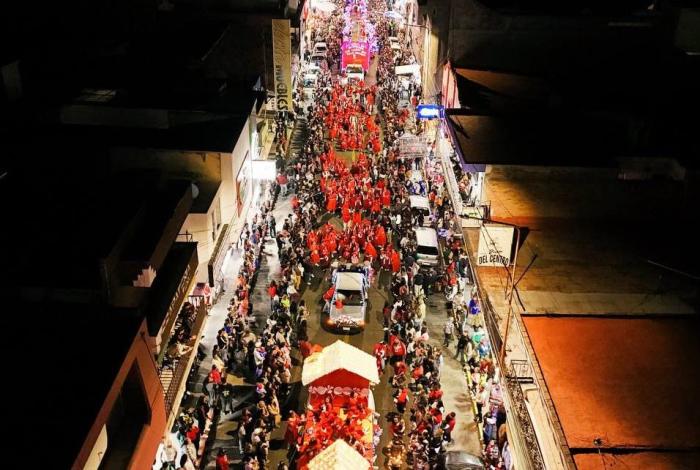 Zacapu vivió una noche inolvidable, miles de familias se volcaron a las calles para dar inicio a la Navidad