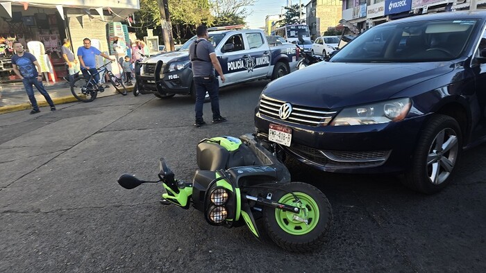 Zamora: Hombre y mujer en moto resultan heridos tras ser impactados por automóvil