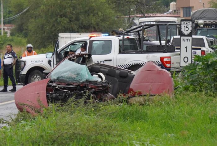 Zamora: muere policía de la Fiscalía al chocar su auto contra una grúa