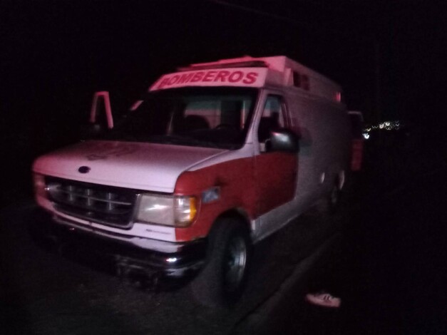 Zitácuaro: rescatan cuerpo de motociclista que derrapó y cayó a un barranco